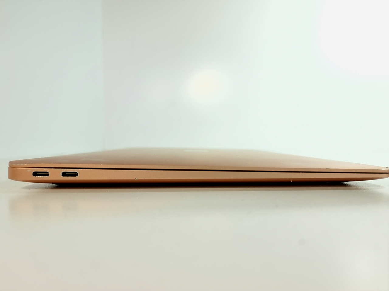 MacBook Air 13", 2020, MWTL2RU/A, Dual Core i3 1,1Ггц/8Гб/256Гб SSD/Touch ID, без коробки / 52 цикла / полосы на дисплее, Золотой - Б/У