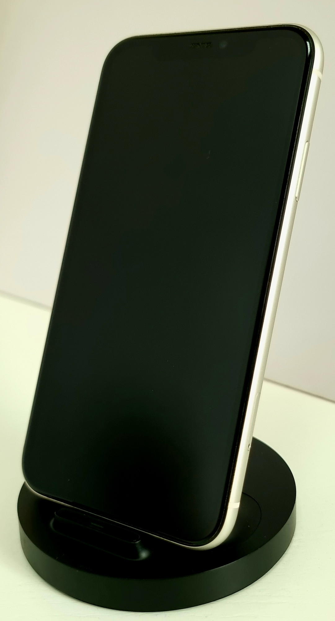 iPhone 11 128Гб (77% / Без коробки / Темные полосы на экране) Белый - Б/У ★★★☆☆